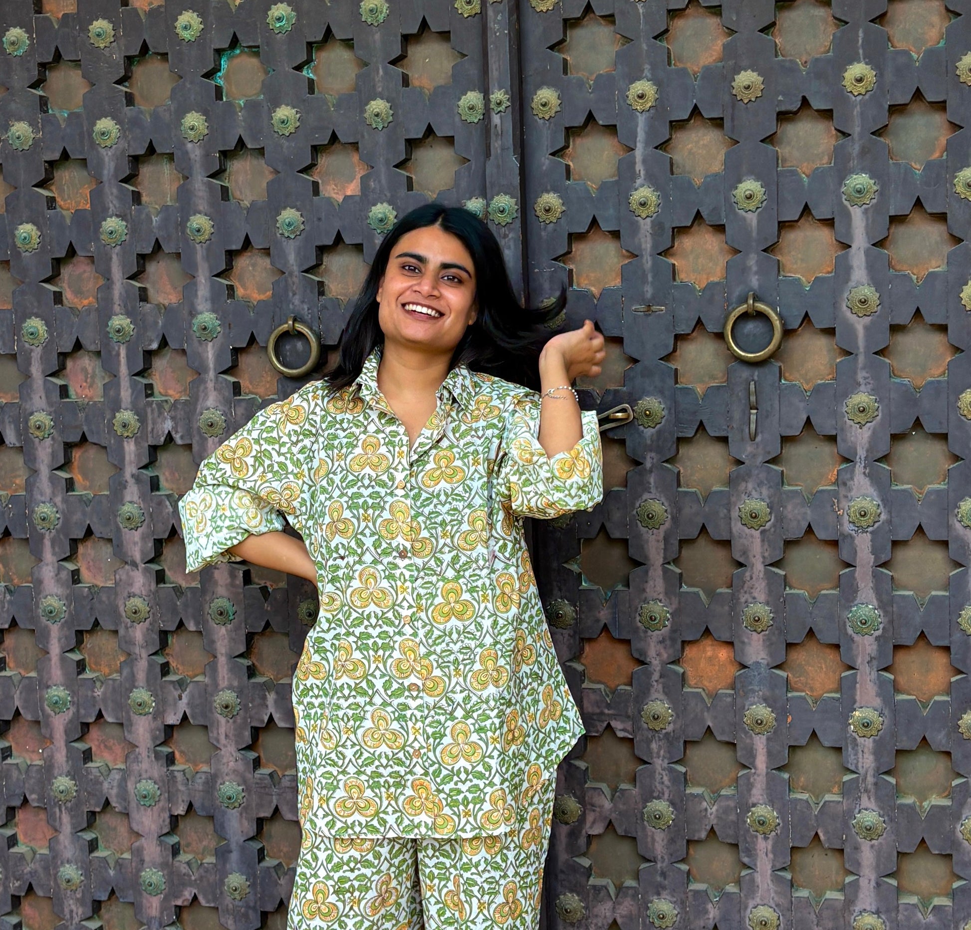 Prashansa co-ord set showing wooden button details and relaxed fit